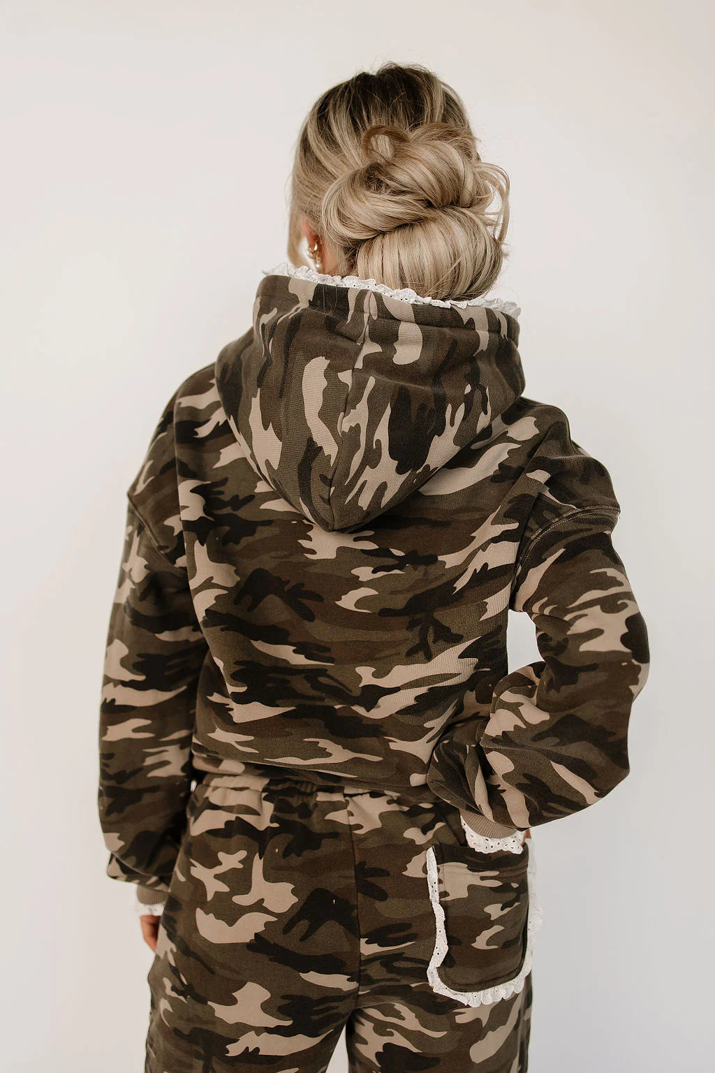 Ampersand Avenue Camo Lace Joggers (bottom only)
